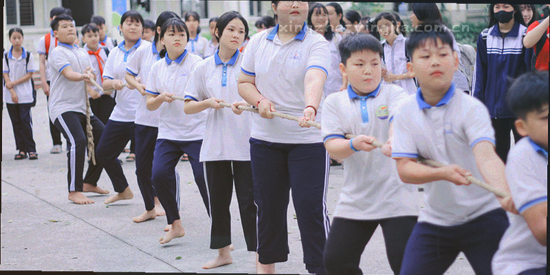 从手机和平板指向云端的三条柔和线条，云端图形上有一把锁